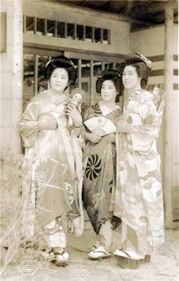 Sublime Women in Japanese Traditional Kimono in Japan c. 1980 - 1960