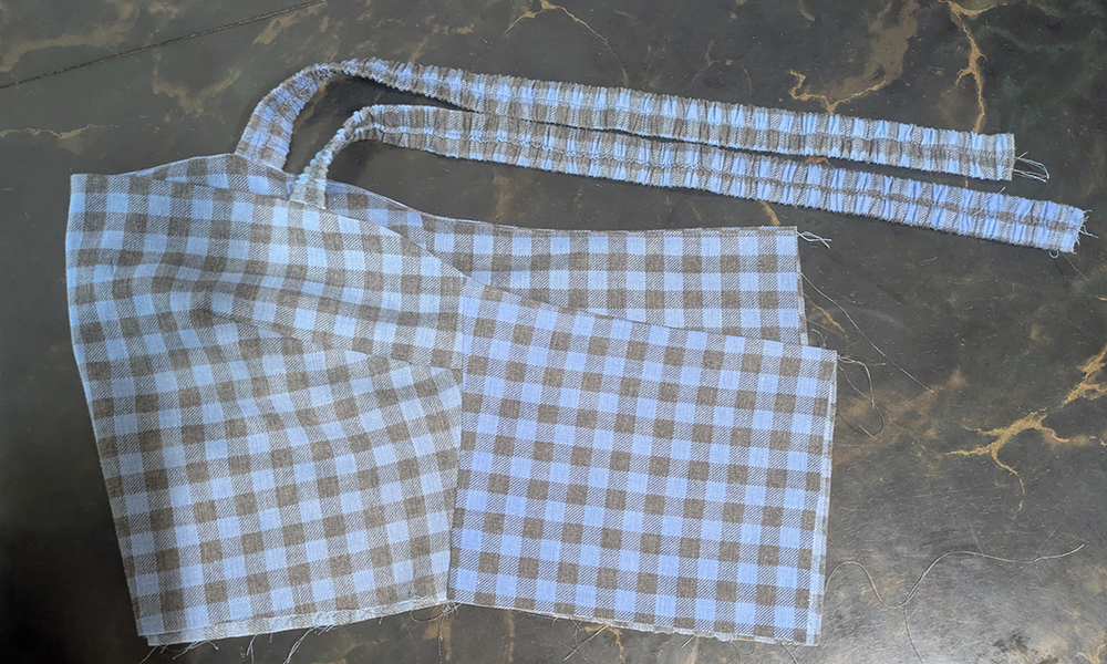 Unfinished bodice with shoulder straps made with gathered fabric and an elastic piece inside. 